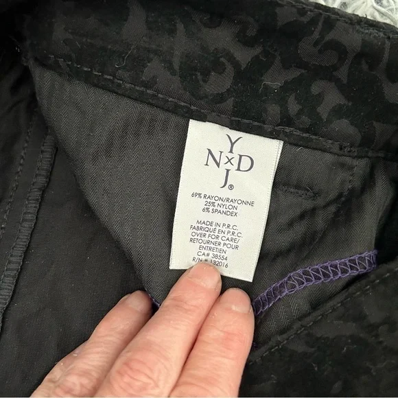 NYDJ Samantha Black Medallion Velvet Embroidered Jeans - Picture 8 of 9